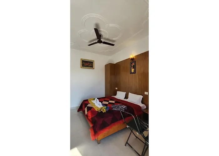 Monal Cafe And Homestay, Suwakholi