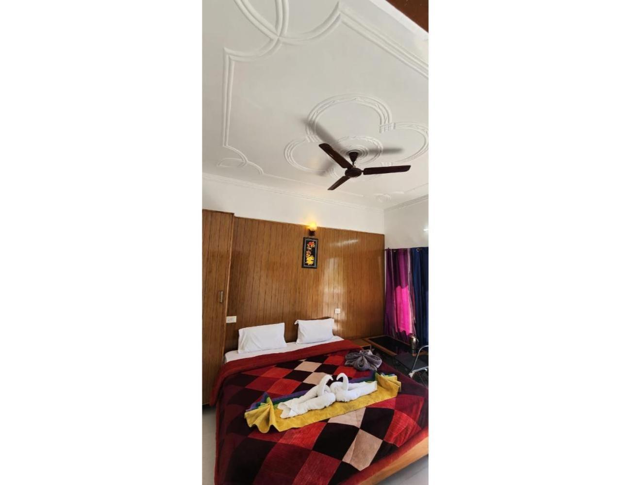 Monal Cafe And Homestay, Suwakholi *